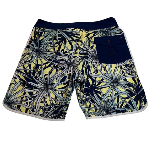 Quiksilver Men's High Line Diamond Deluxe Board Shorts Size 33 Vacation Surfing - Picture 3 of 11